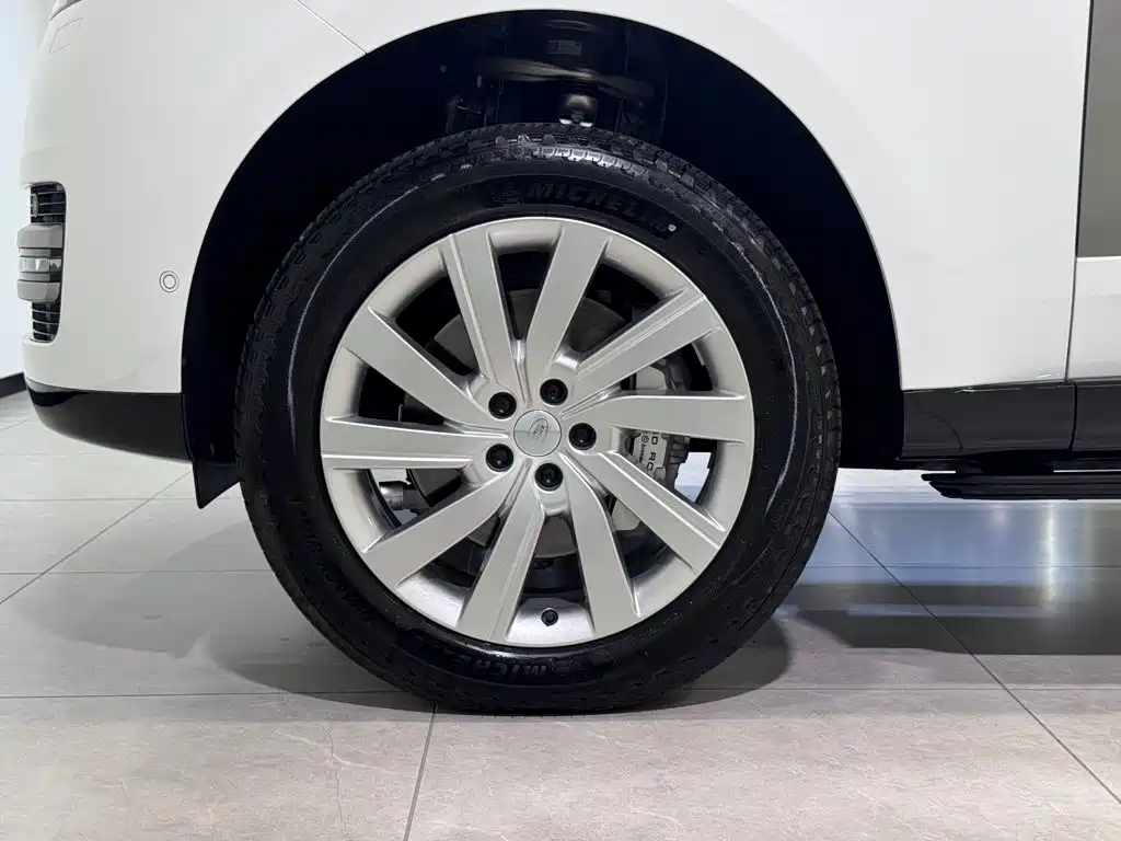 Land Rover Range Rover 2026 2025 3.0 L6 400PS Flourishing Era Extended Wheelbase