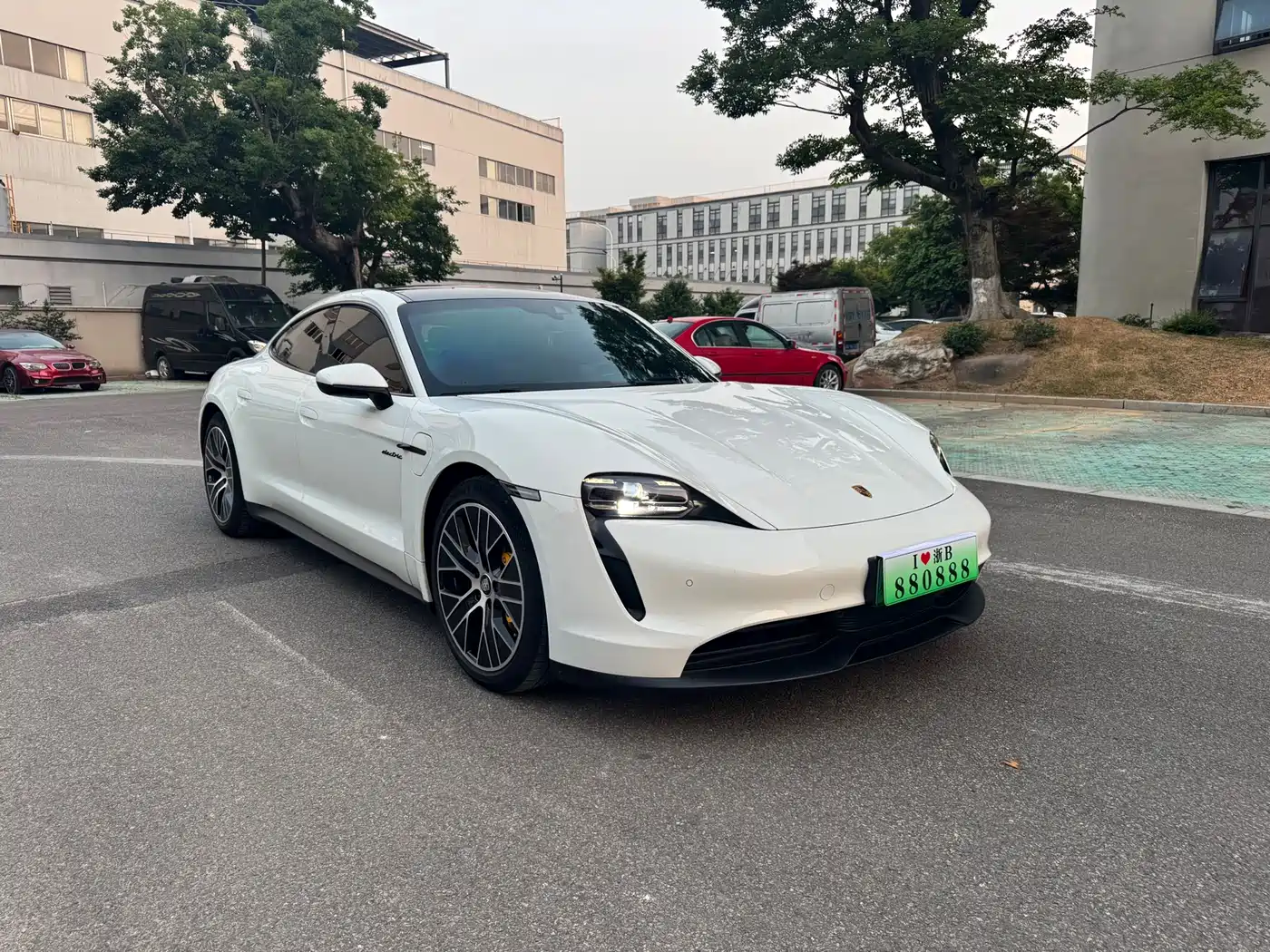 Porsche Taycan 2020 Taycan фото 3