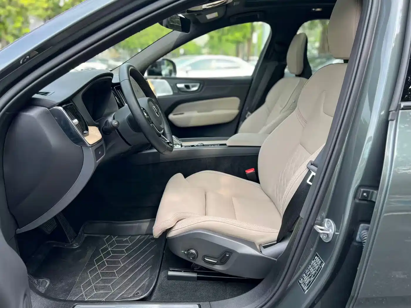 Volvo XC60 2025 2026 B5 AWD Zhiyuan Sport Edition
