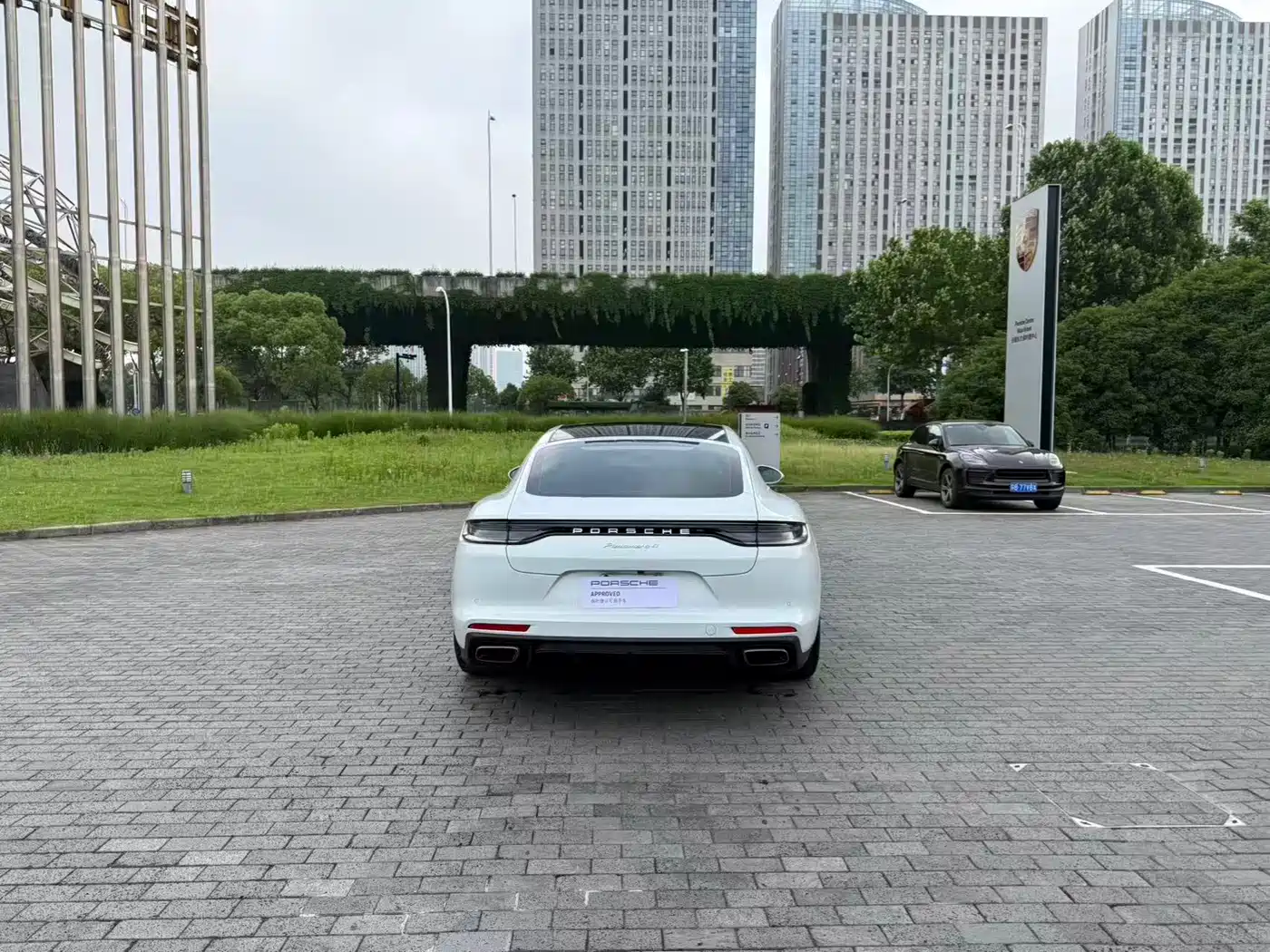 Porsche Panamera 2023 Panamera 4 Executive Long Wheelbase 2.9T фото 5