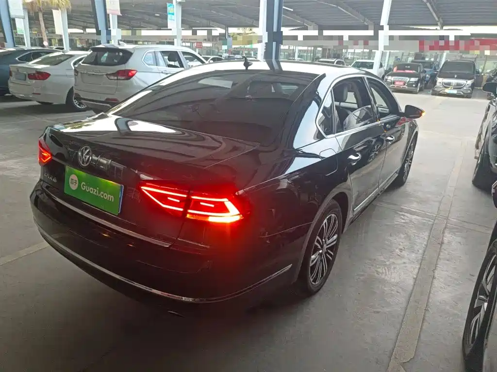 Volkswagen Passat 2017 330TSI DSG Luxury фото 7