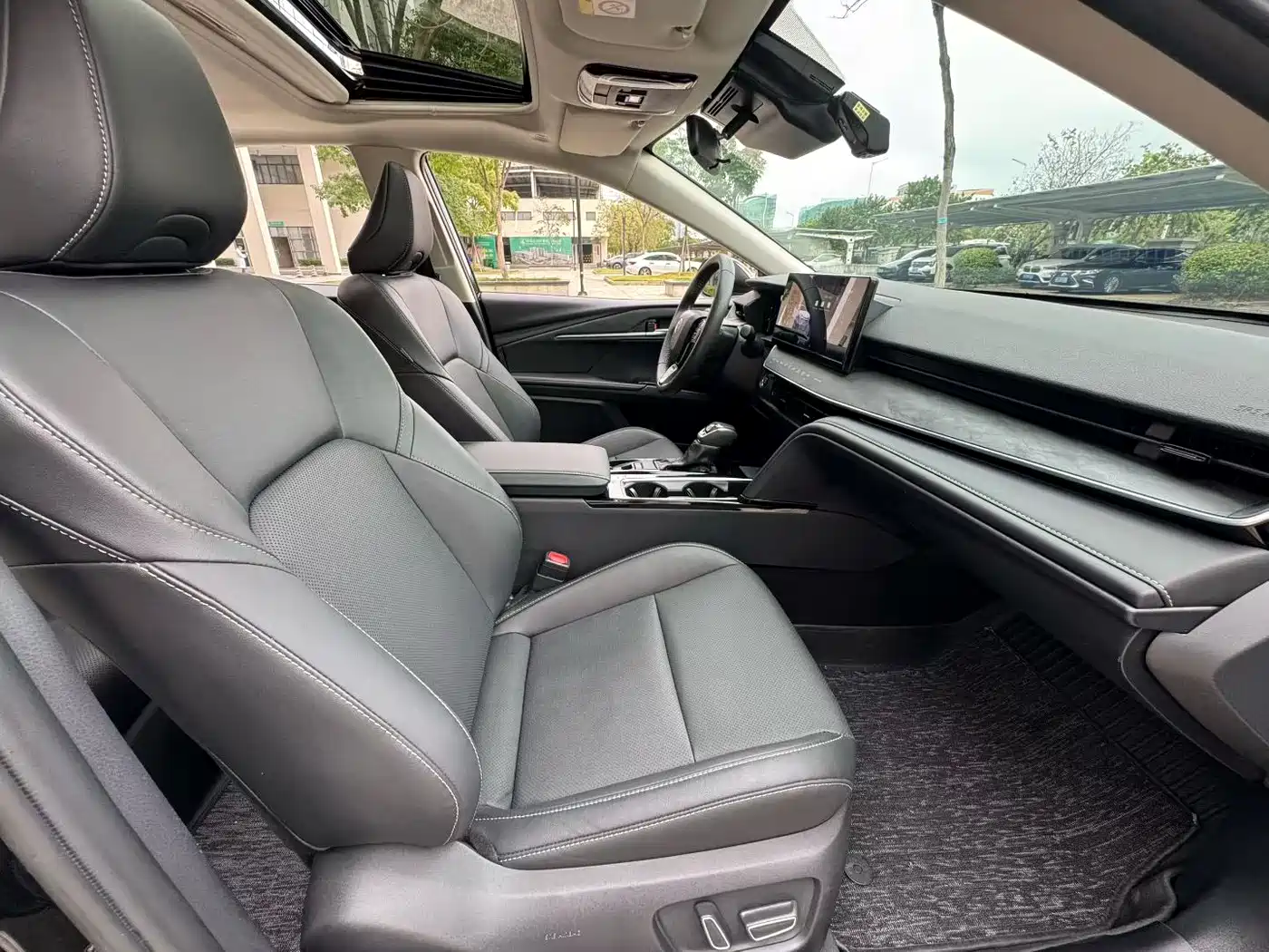 Toyota Camry 2024 2.0GVP Luxury Edition фото 7
