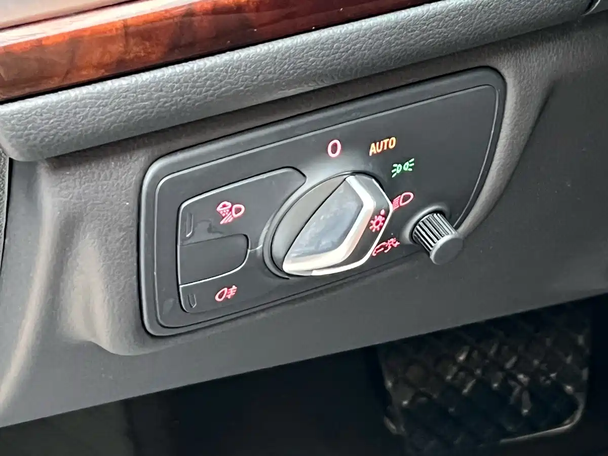 Audi A6L 2016 30 FSI Technology фото 13