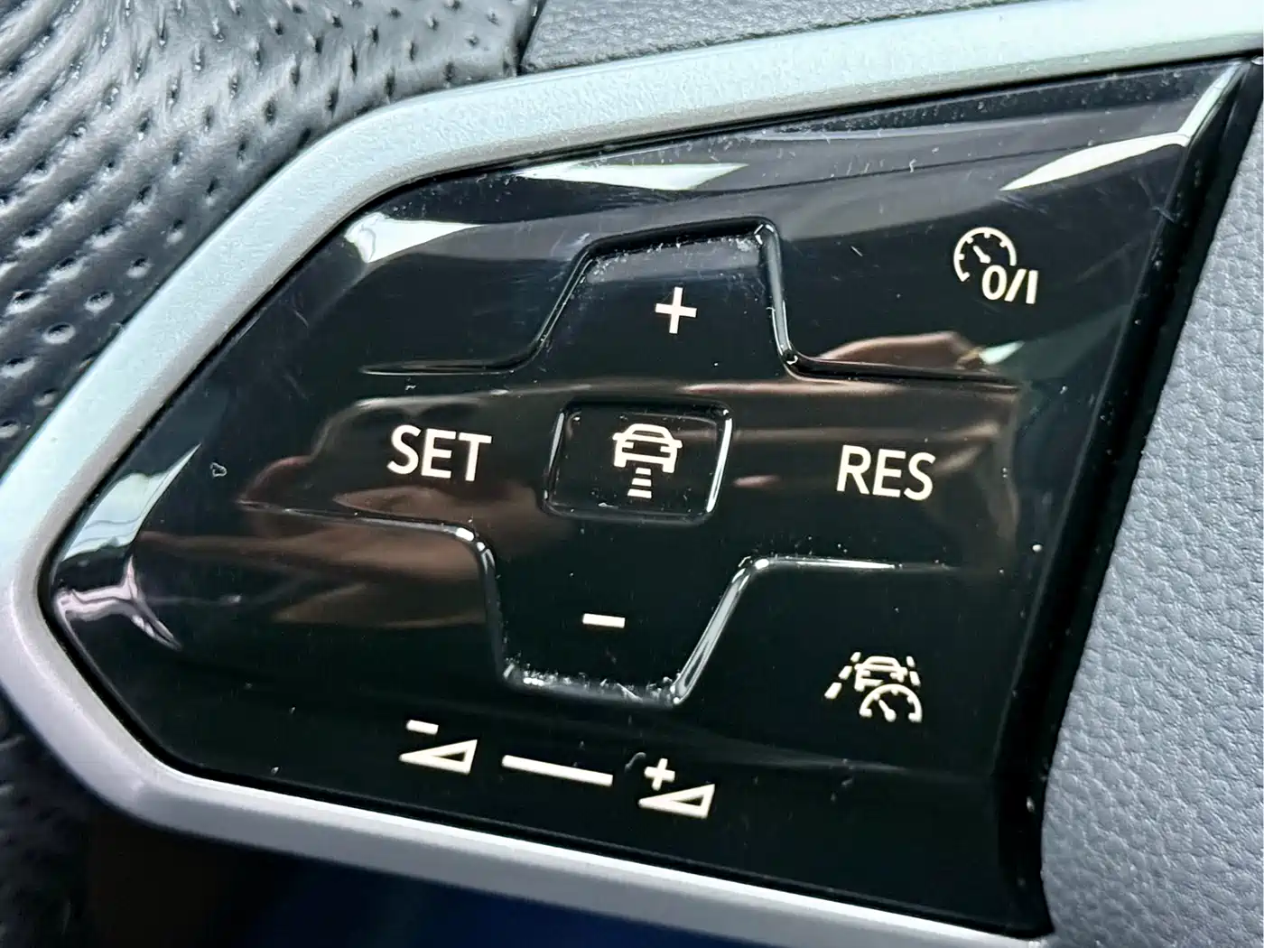 Volkswagen Golf 2023 Model 280TSI DSG R-Line фото 7