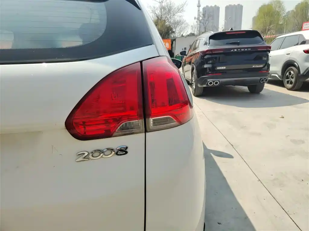 Peugeot 2008 2014 1.6L Automatic Fashion Edition фото 24
