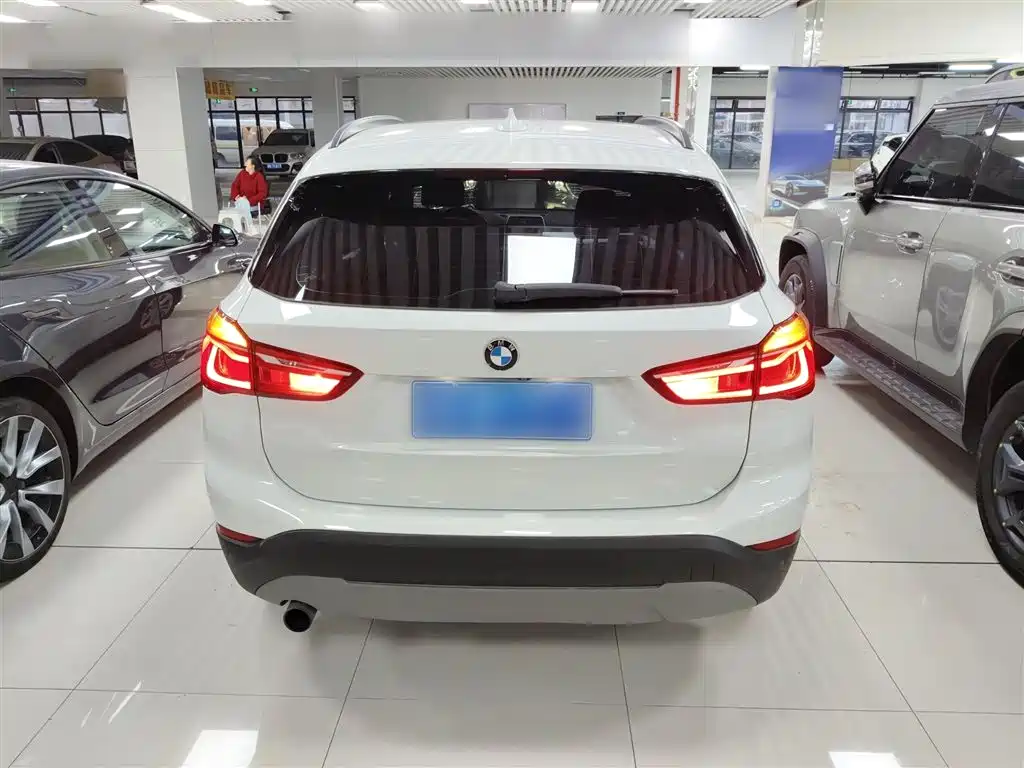 BMW X1 2016 sDrive18Li Premium Model фото 6