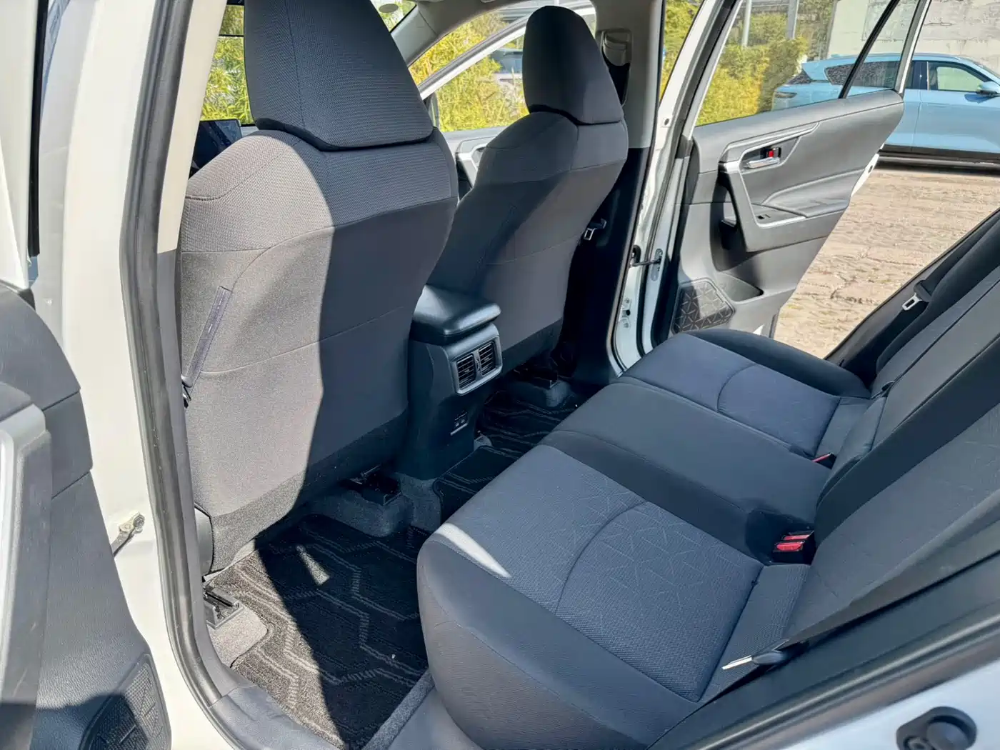 Toyota RAV4 Rongfang 2024 2.0L CVT FWD Style Edition фото 8