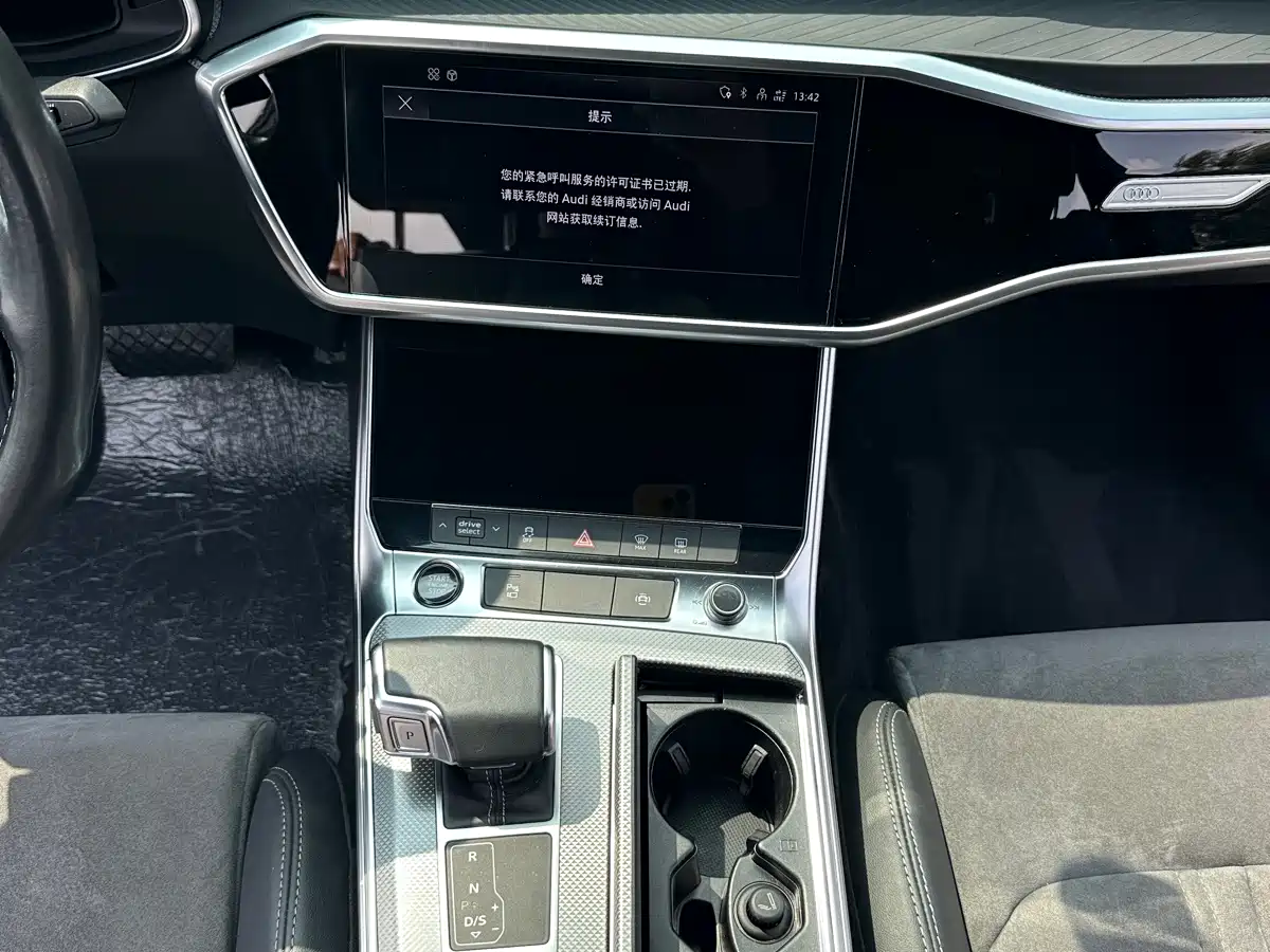 Фото 10 - Audi A6L