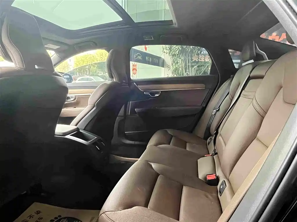 Фото 3 - Volvo S90