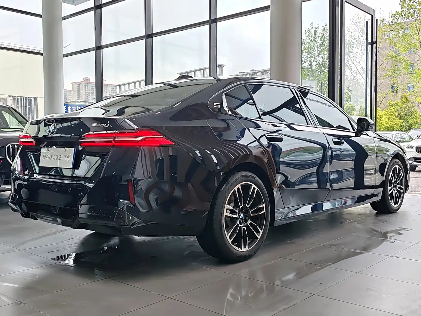 BMW 5 Series 2025 530Li Leading M Sport Package фото 5