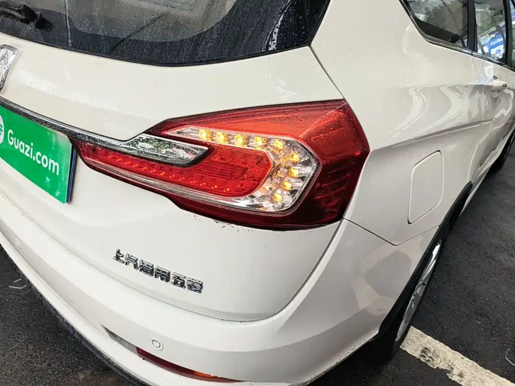 Baojun 310W 2017 2017 1.5L Manual Fashion Edition (China V)