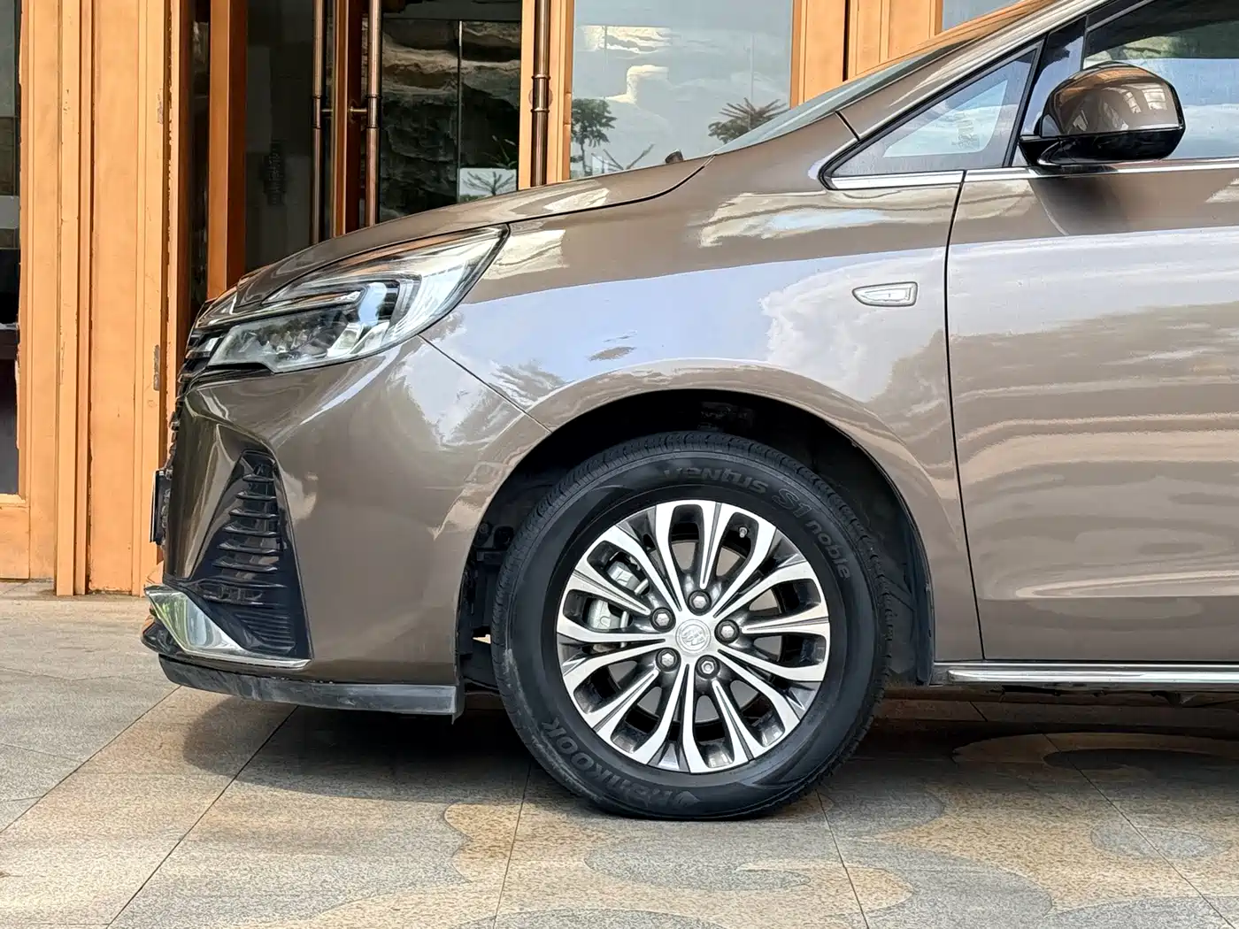 Фото 4 - Buick GL8