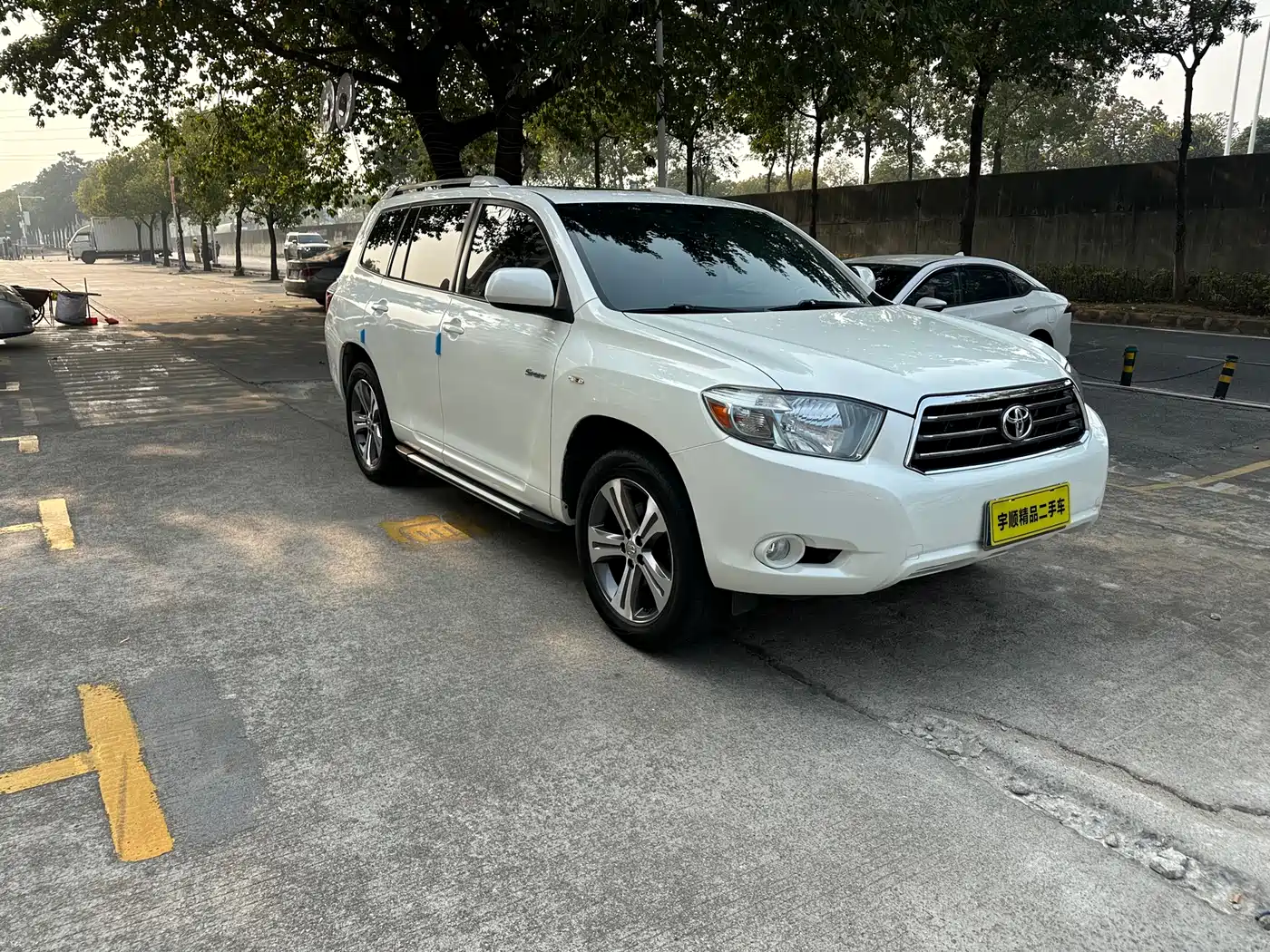 Toyota Highlander 2011 2.7L 2WD 7-seat Luxury фото 3