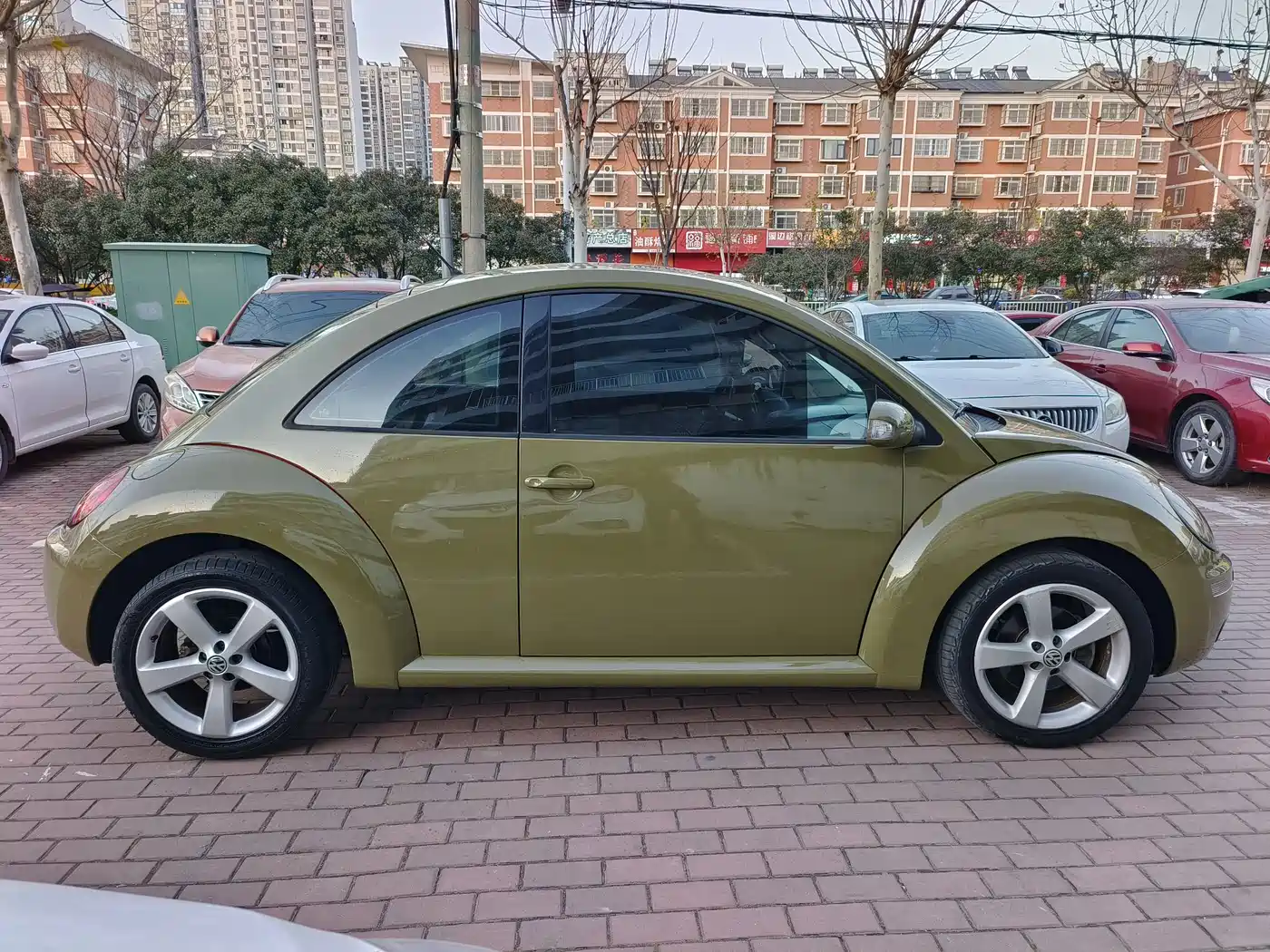 Volkswagen Beetle 2008 1.8T AT Luxury фото 12