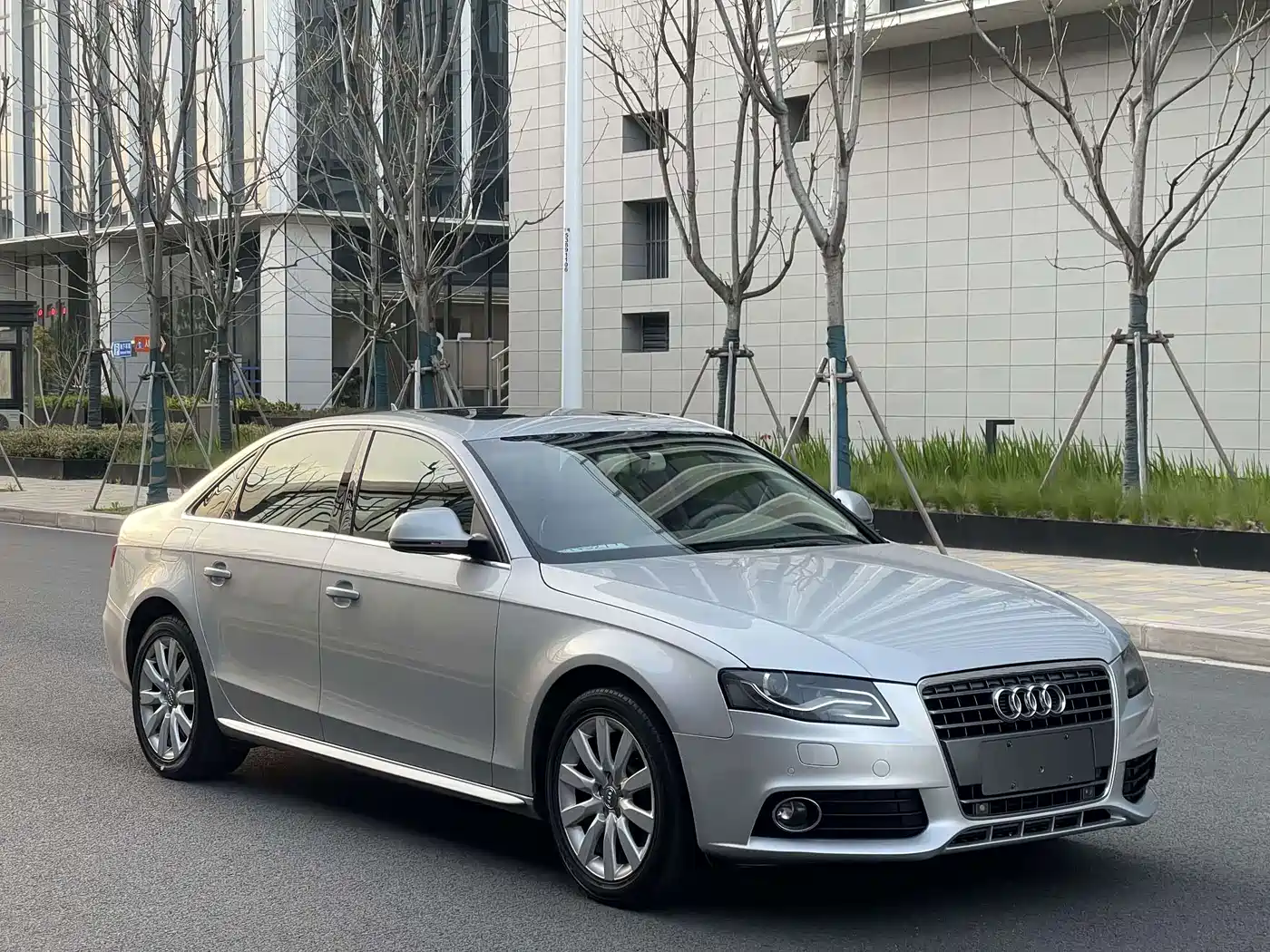 Фото 2 - Audi A4L