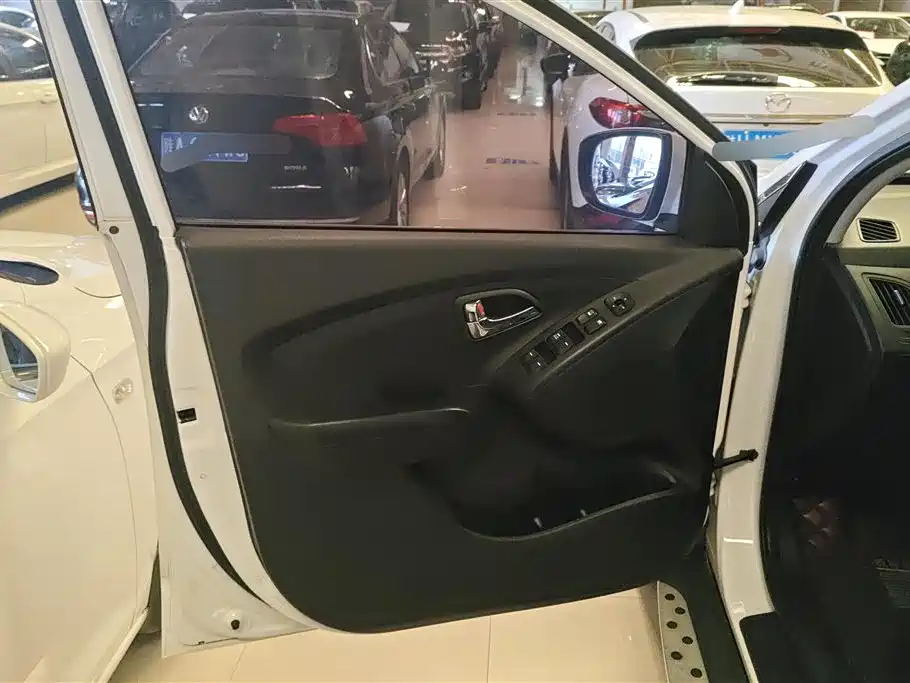 Hyundai Beijing Hyundai ix35 2015 2.0L Automatic 2WD Comfort China V фото 7