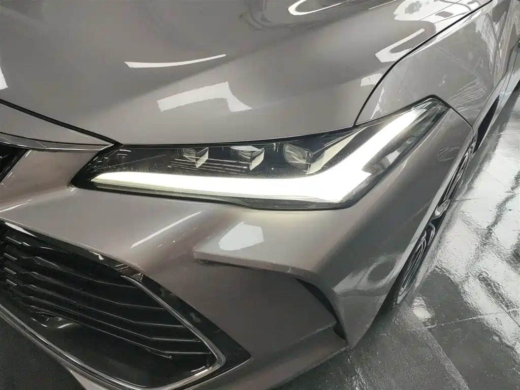 Toyota Avalon 2022 Hybrid 2.5L Luxury Edition фото 24