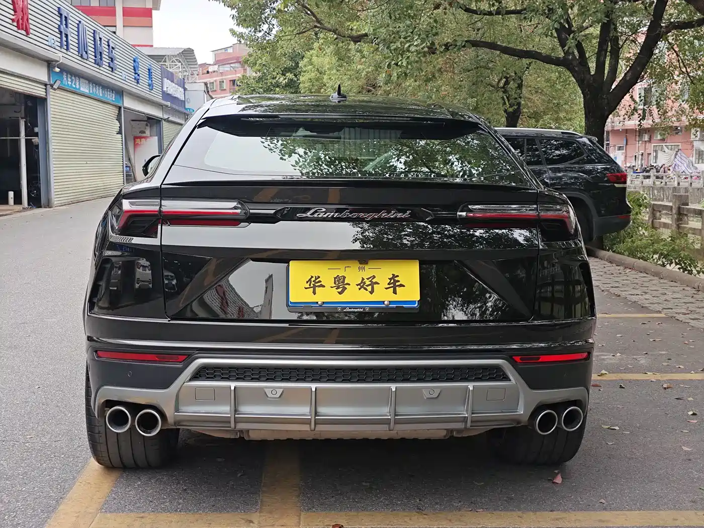 LAMBORGHINI URUS