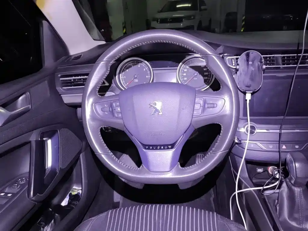 Peugeot 408 2014 1.8L Automatic Luxury Edition фото 3