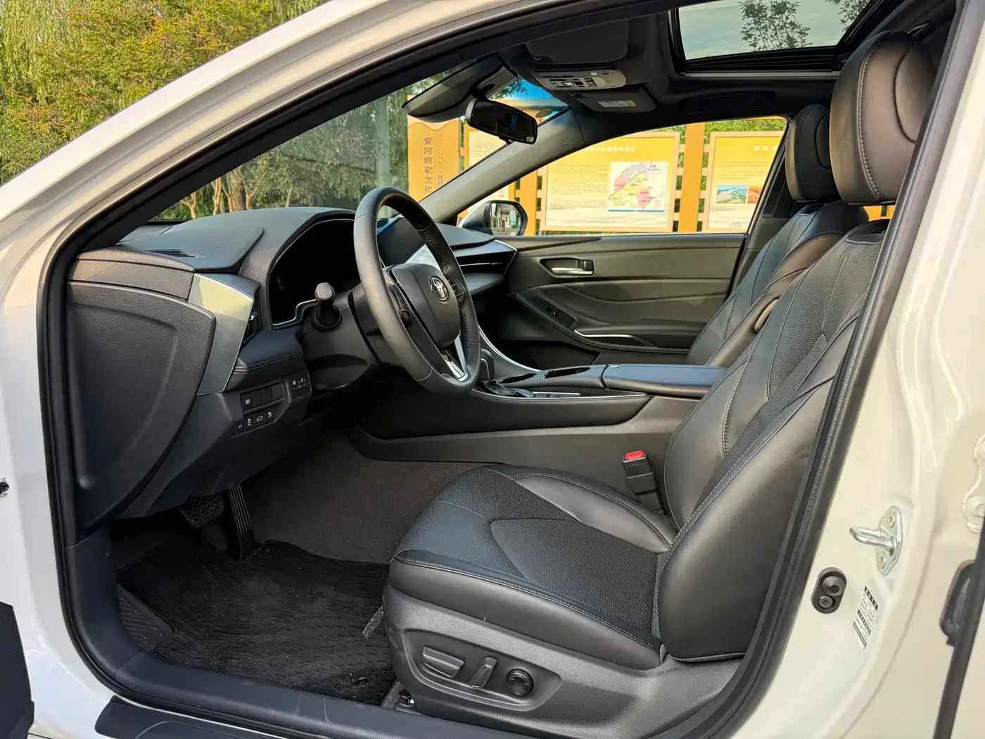 Toyota Avalon 2023 2.0L Luxury Edition фото 4