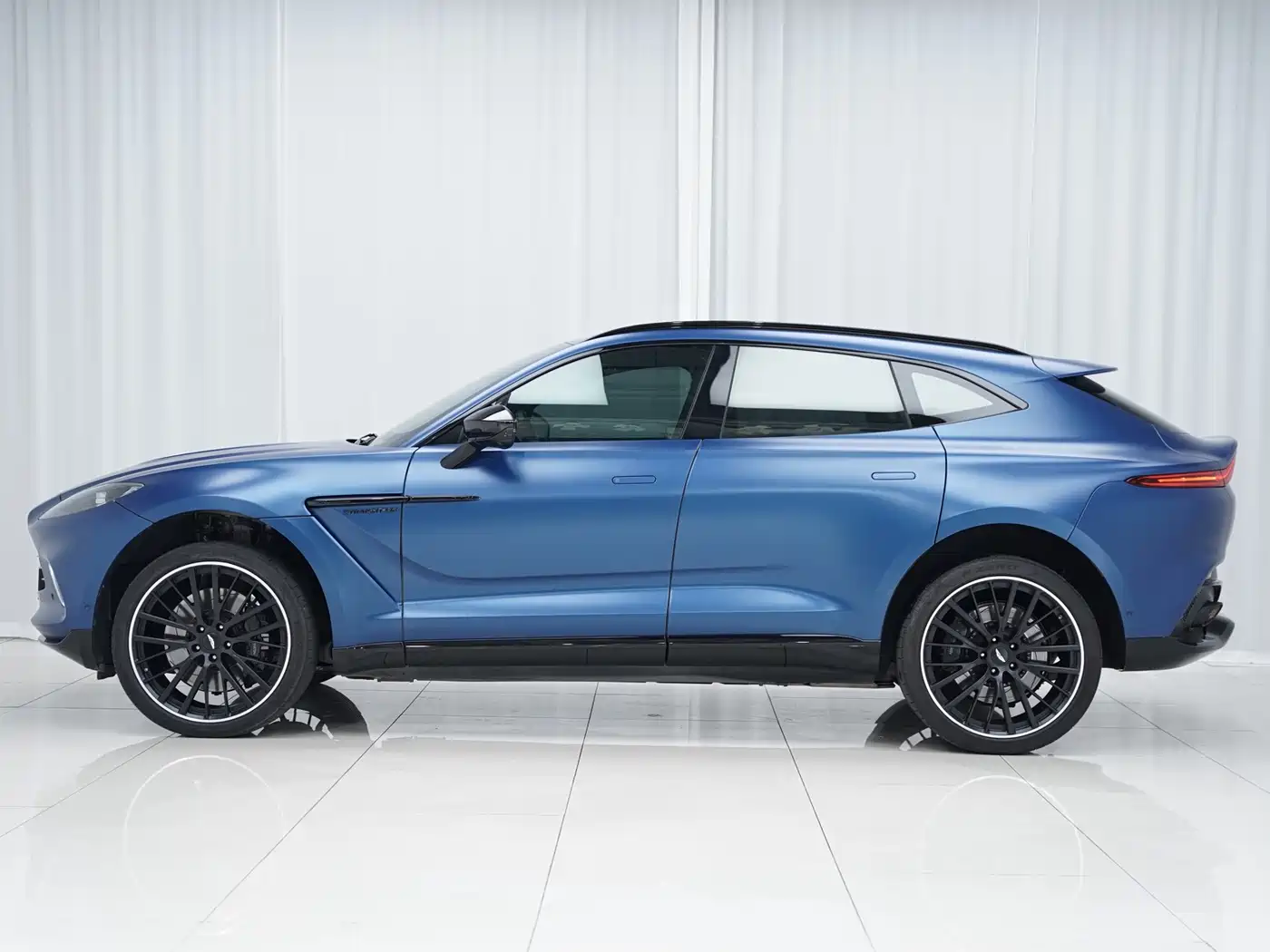 Aston Martin DBX 2022 2022 3.0T STRAIGHT-SIX