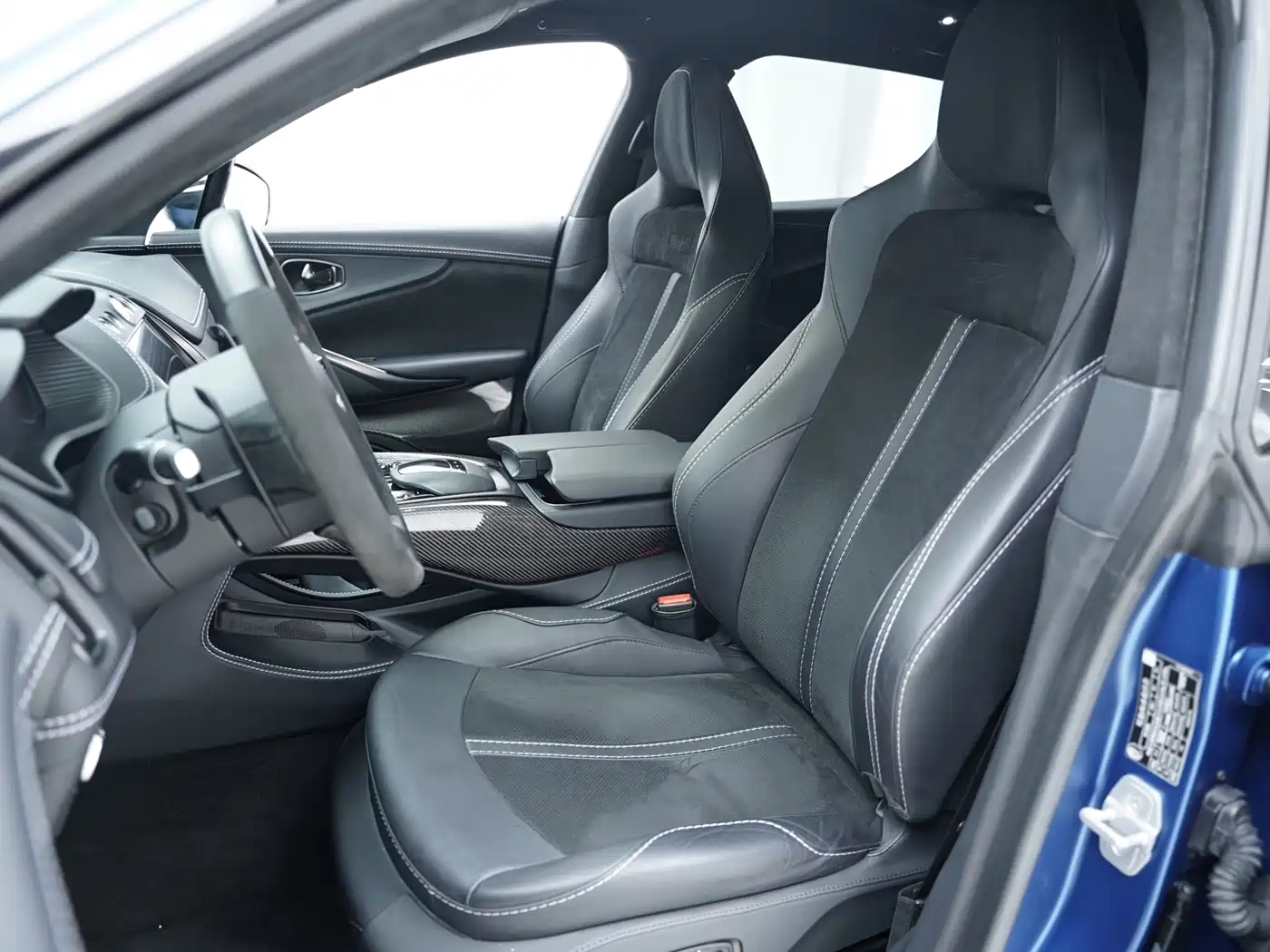 Aston Martin DBX 2022 2022 3.0T STRAIGHT-SIX