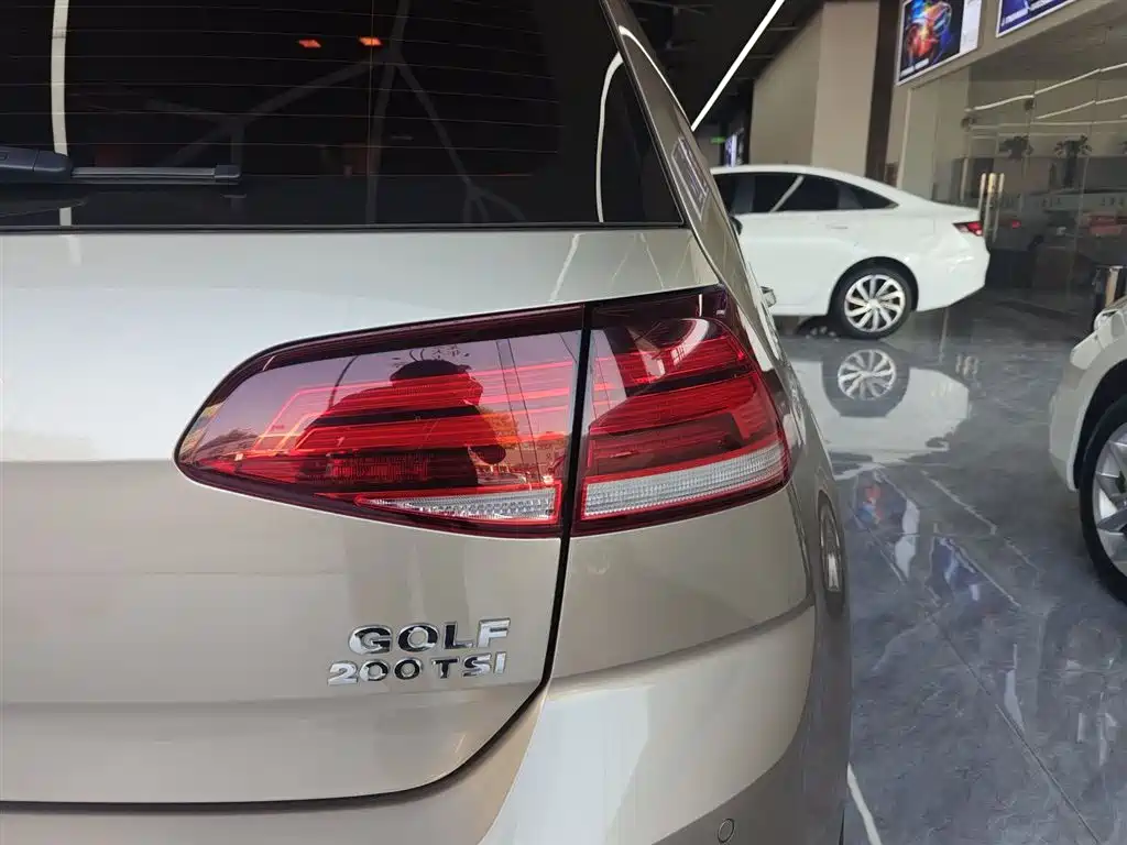 Volkswagen Golf 2020 200TSI DSG Comfort Progressive Edition фото 8