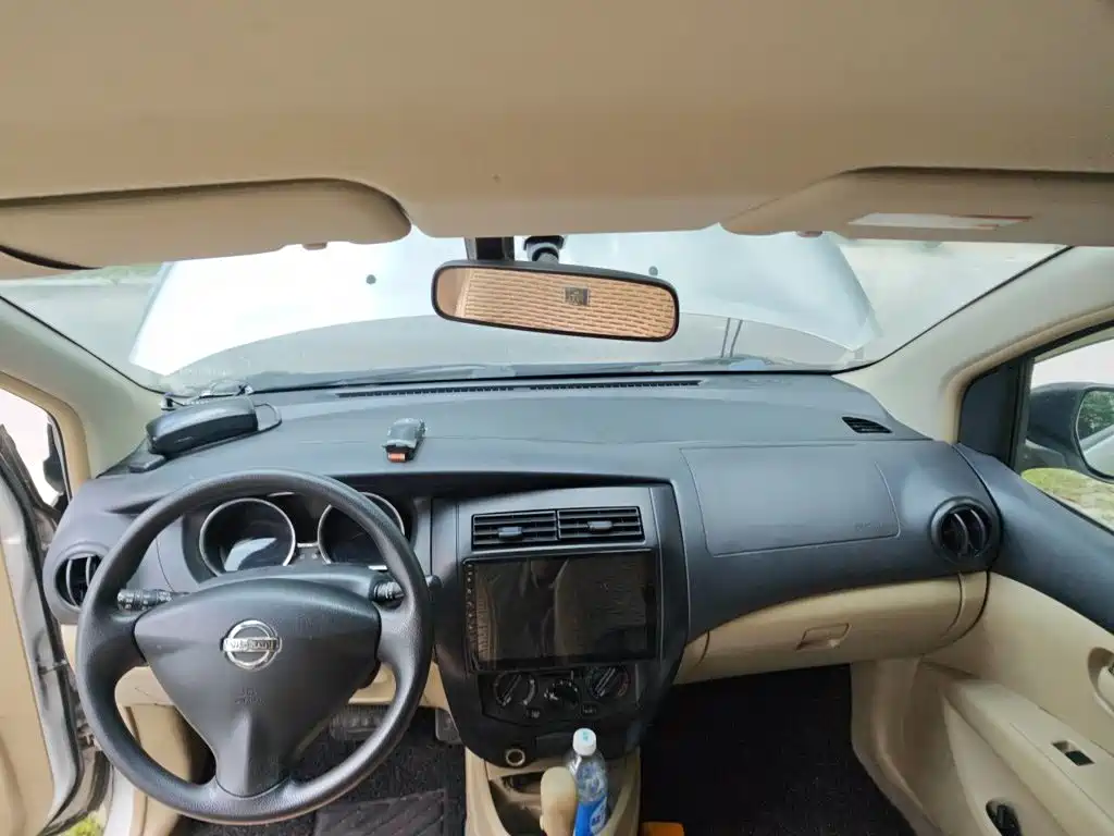 Nissan Livina 2015 2015 1.6XE CVT Comfort Connect Edition