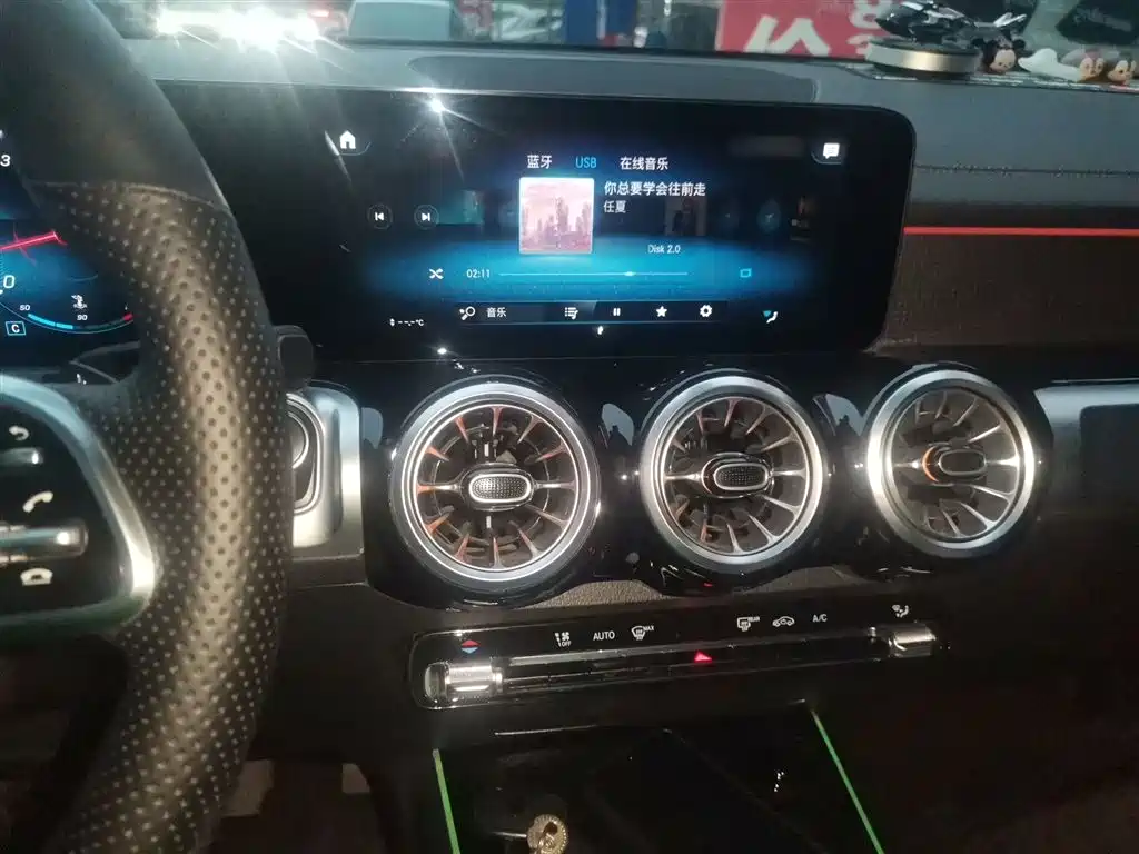 MERCEDES-BENZ GLB