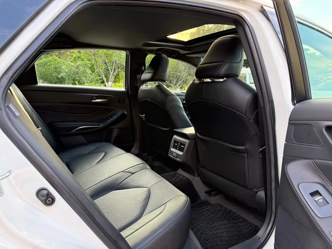 Toyota Avalon 2023 2.0L Luxury Edition фото 11