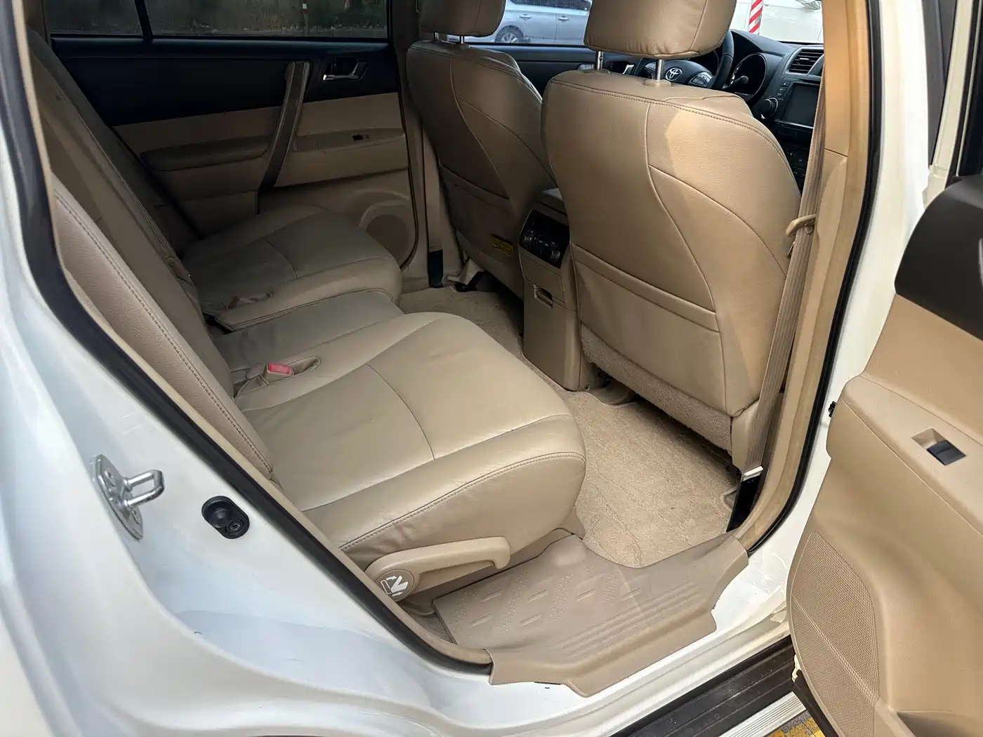 Toyota Highlander 2011 2.7L 2WD 7-seat Luxury фото 10