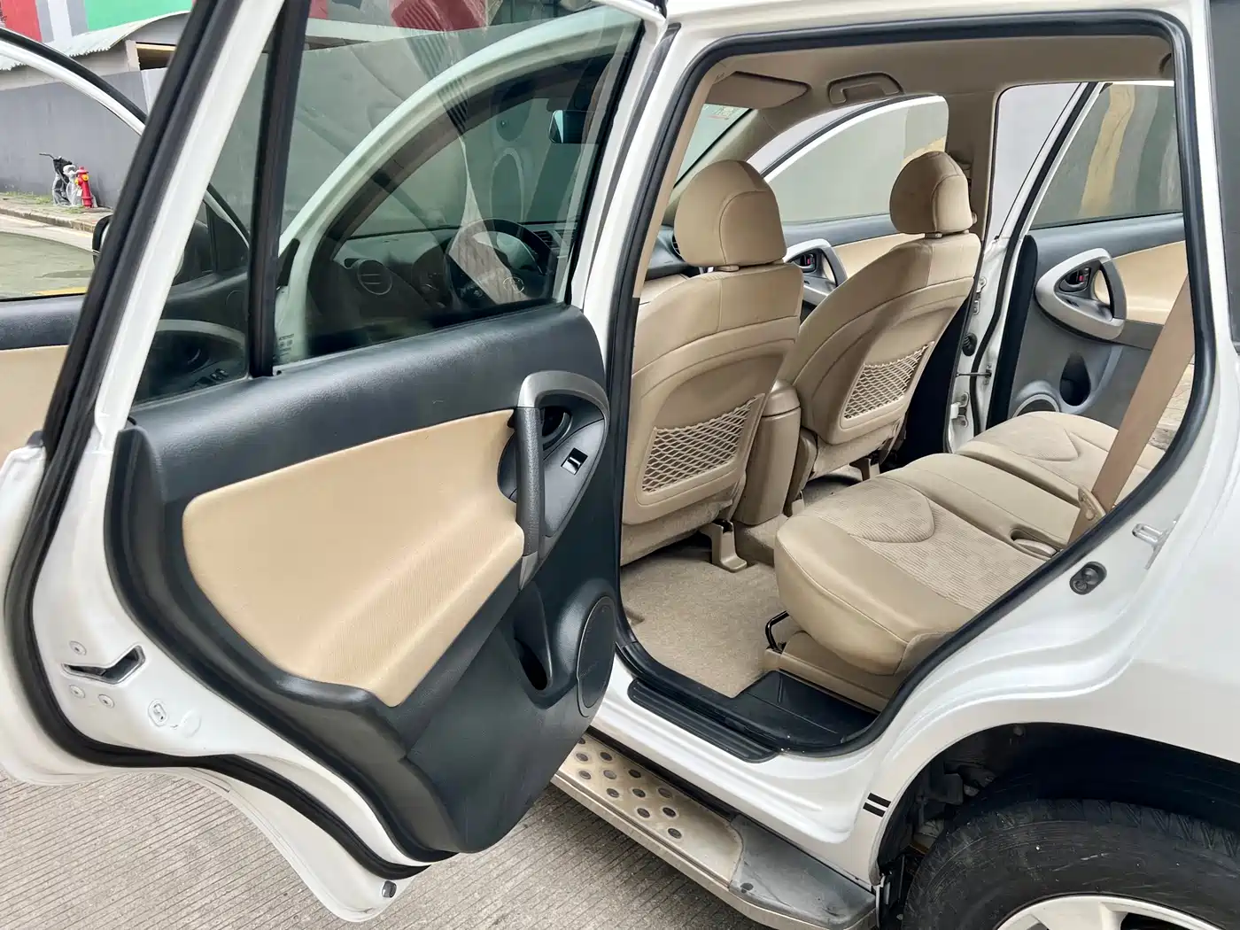 Toyota RAV4 Rongfang 2012 Styling Edition 2.0L Automatic 4WD фото 3