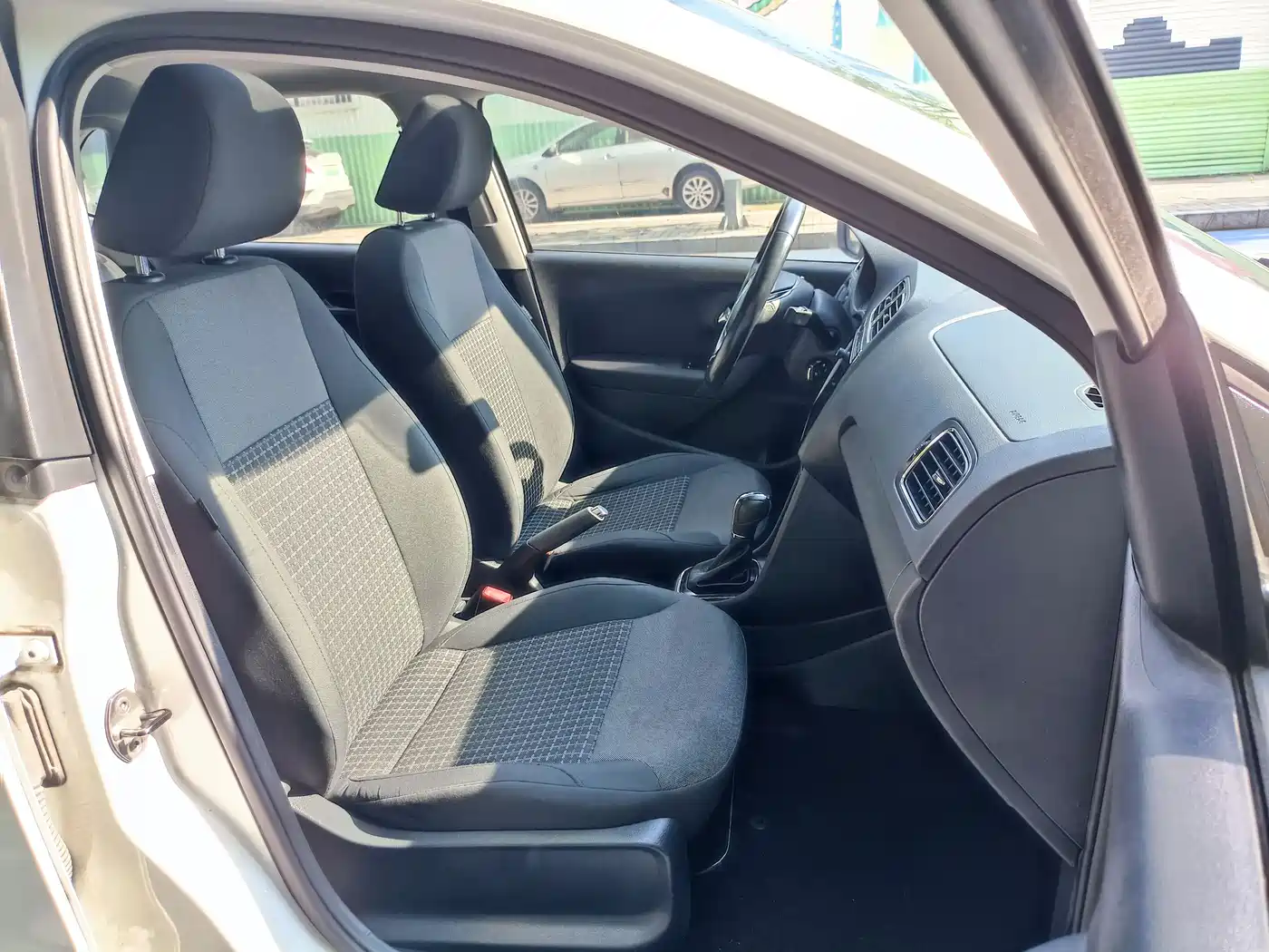 Volkswagen Polo 2018 1.5L Auto Comfort фото 33