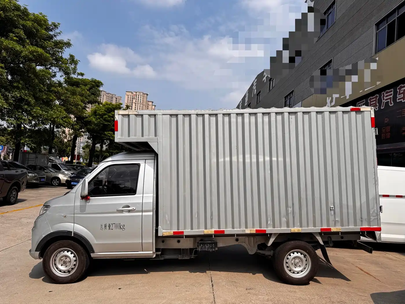 Jinbei New Dolphin EV 2025 2023 Comfort Box Truck Corrugated Version 42.3kWh