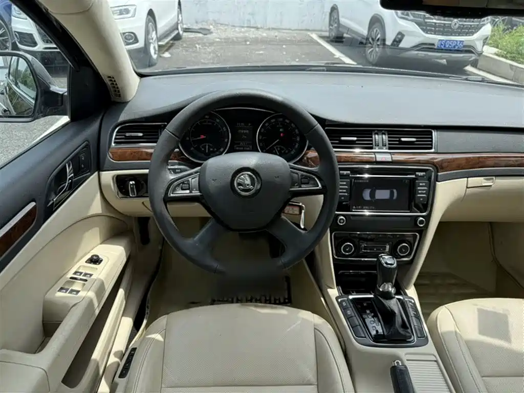 Škoda Superb 2013 1.8TSI Automatic Elegance Edition фото 12