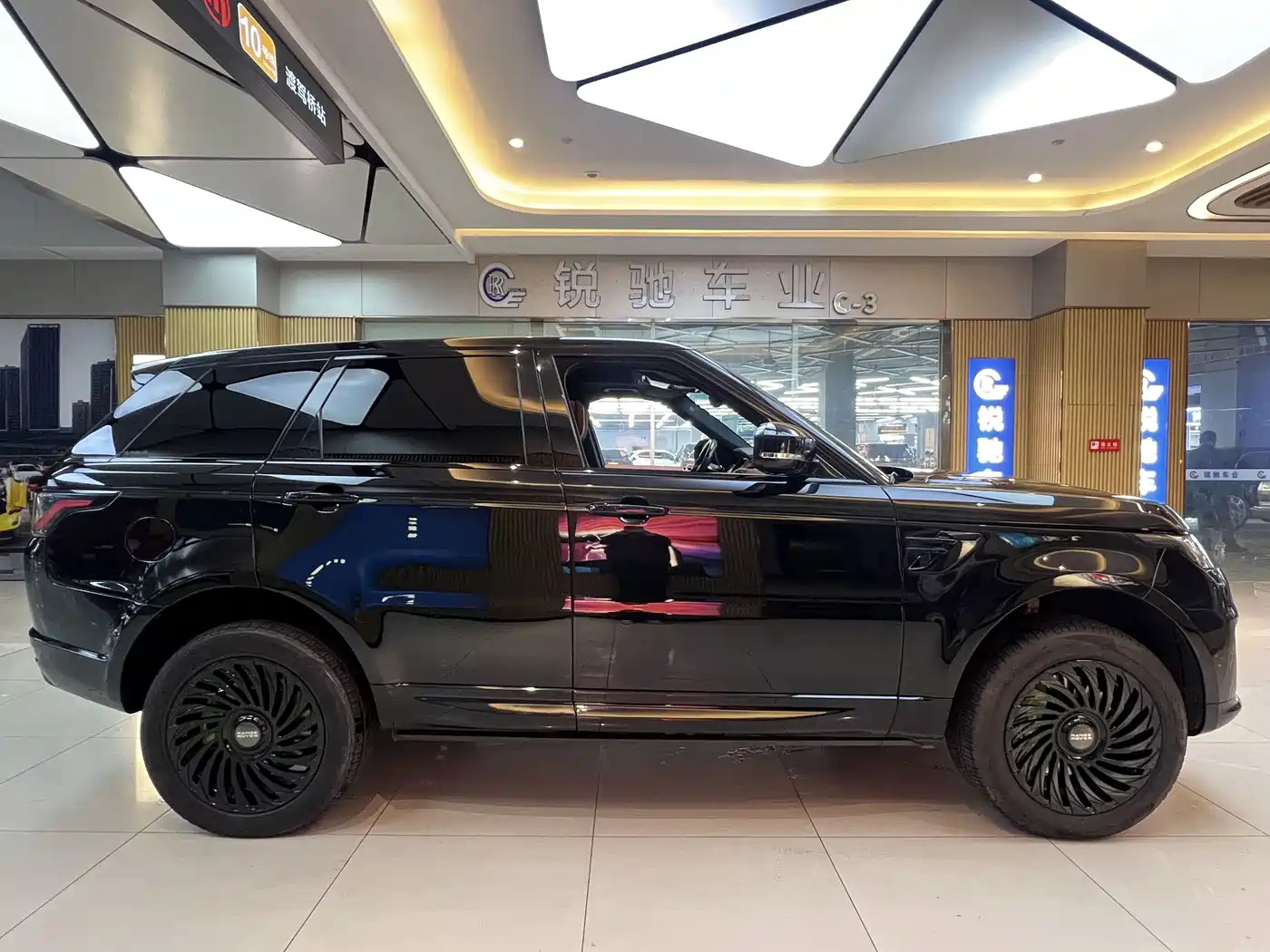 Land Rover Range Rover Sport PHEV 2018 Model P400e фото 12
