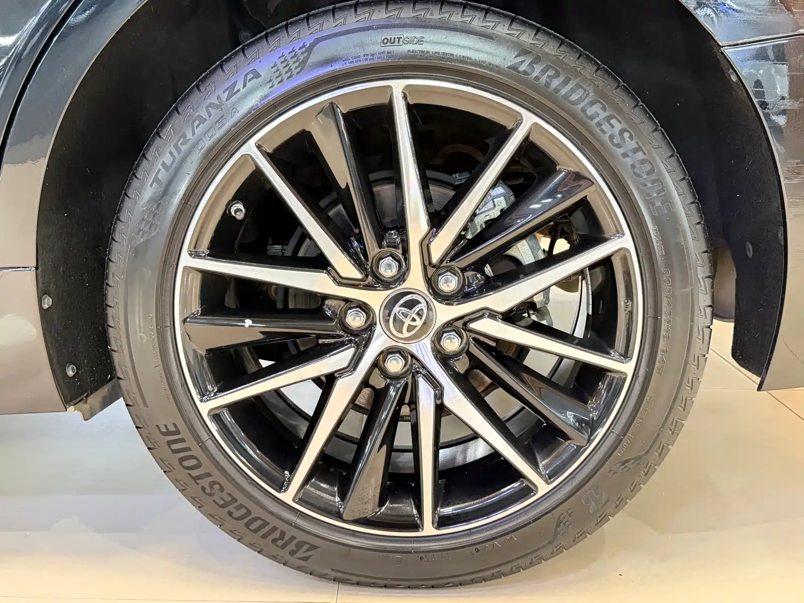 Фото 9 - Toyota Camry