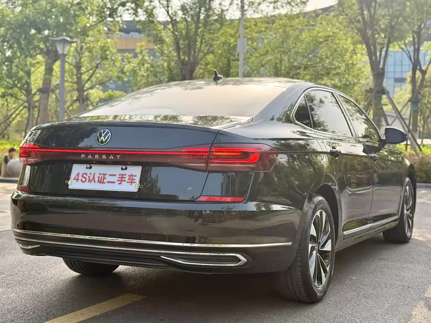 Volkswagen Passat 2023 330TSI Starlight Elite Edition фото 10