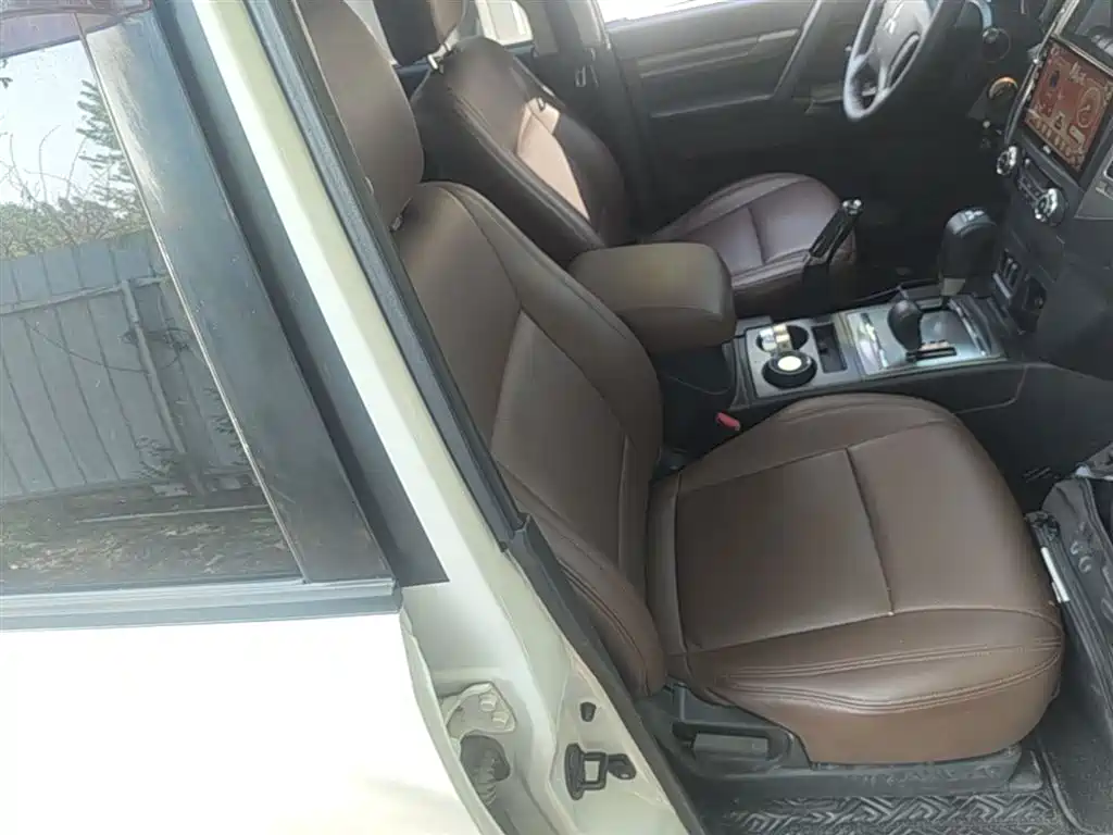 Mitsubishi Pajero (Import) 2016 3.0L Automatic Standard (China V) фото 25