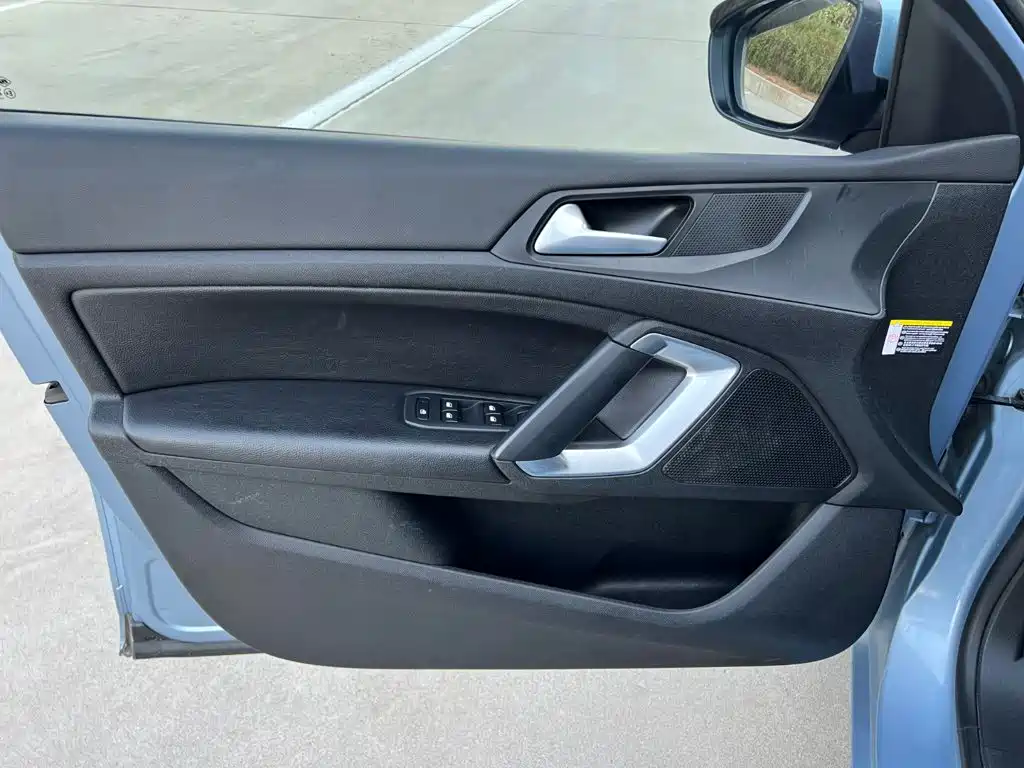 Photo 9 - Peugeot 308S