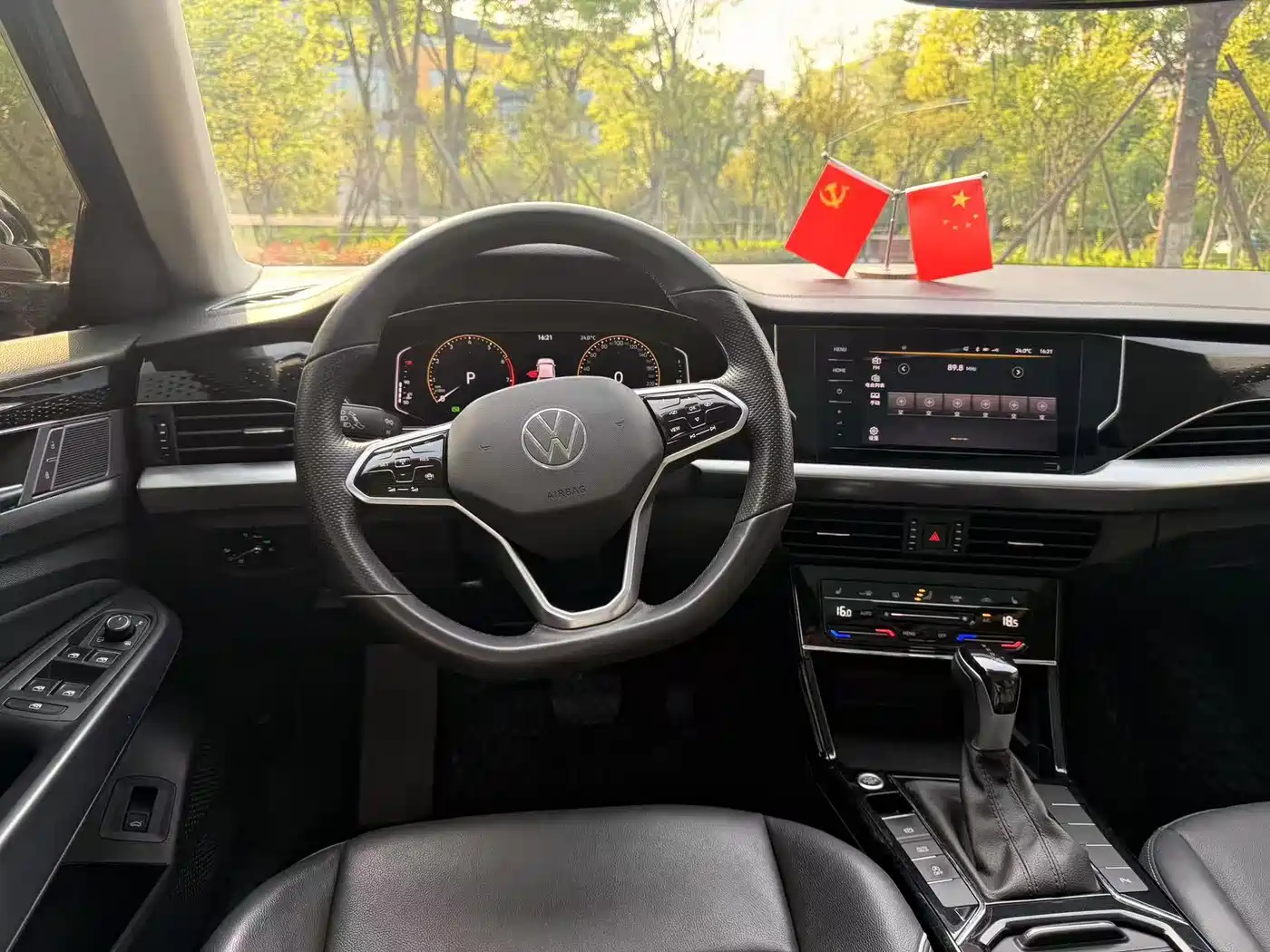 Volkswagen Passat 2023 330TSI Starlight Elite Edition фото 22
