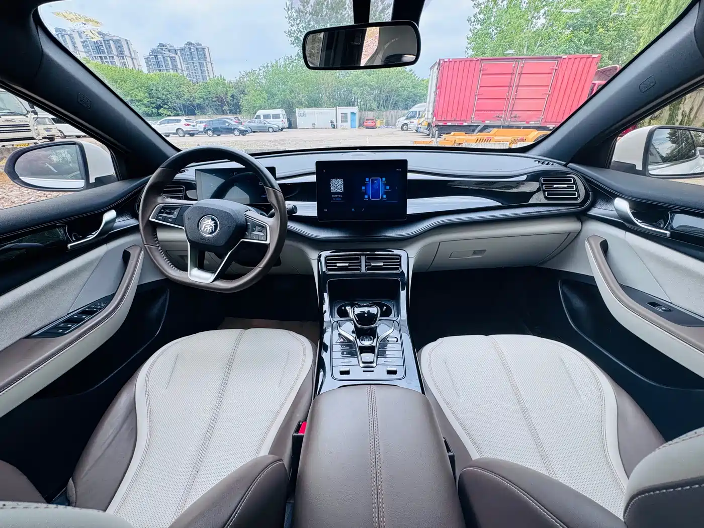 BYD Qin PLUS 2024 Glory Edition DM-i 55KM Leading фото 12