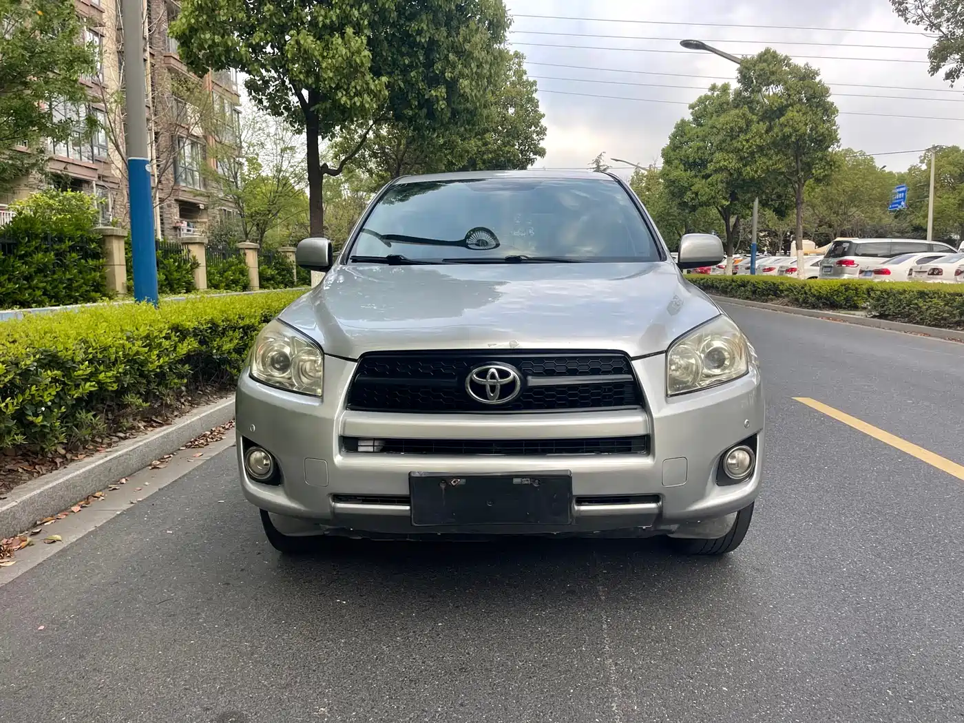 Toyota RAV4 Rongfang 2010 2.0L Automatic Luxury Upgrade Edition фото 2
