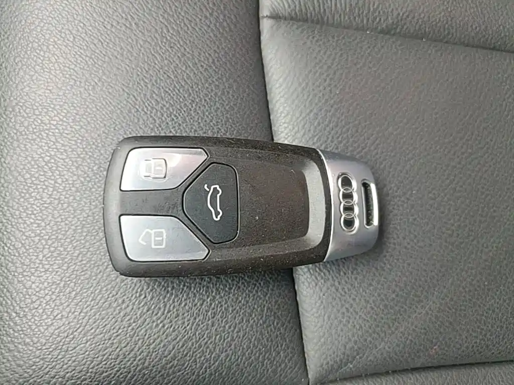 Фото 9 - Audi A4L