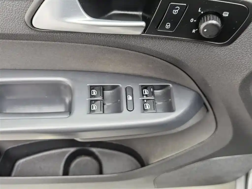 Volkswagen Touran 2015 1.4T Manual Trend Edition 5-seater фото 9
