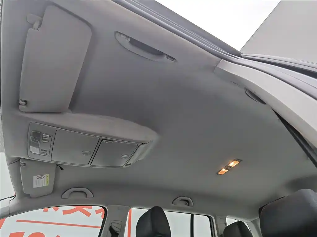 Volkswagen Touran 2015 1.4T Manual Trend Edition 5-seater фото 14