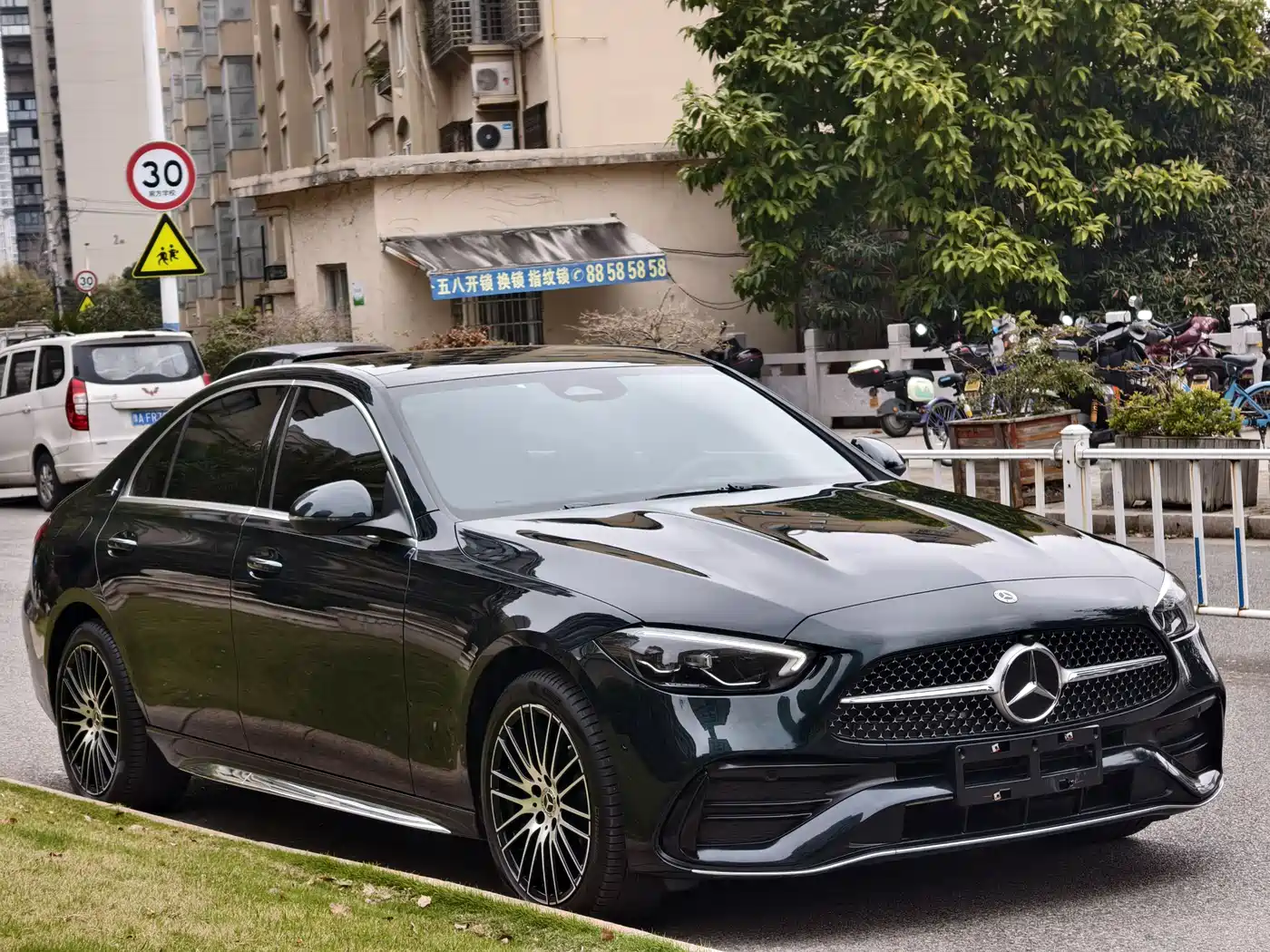 Mercedes-Benz C-Class 2025 C 260 L Sport Edition фото 3