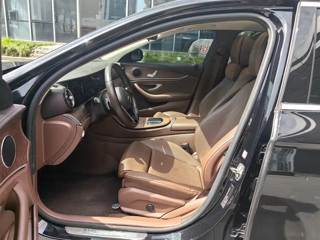 Mercedes-Benz E-Class 2022 E 260 L фото 4