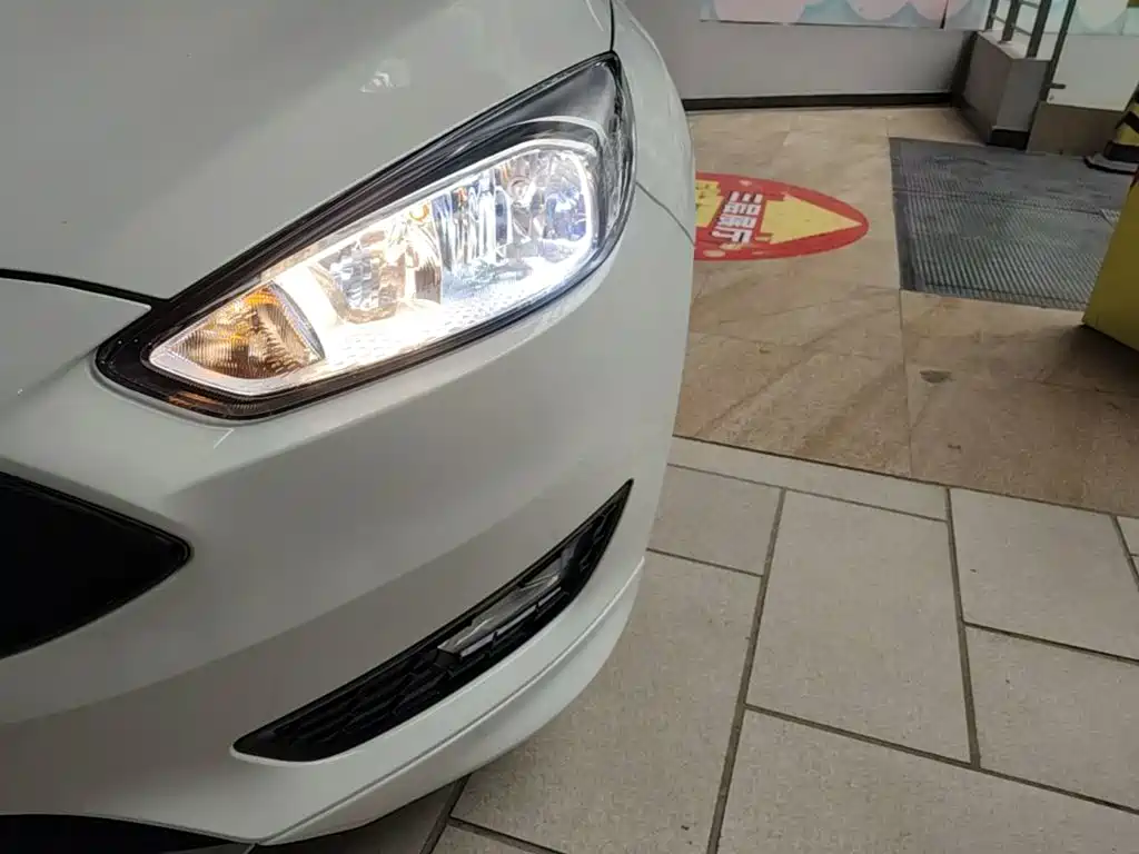Фото 24 - Ford Focus