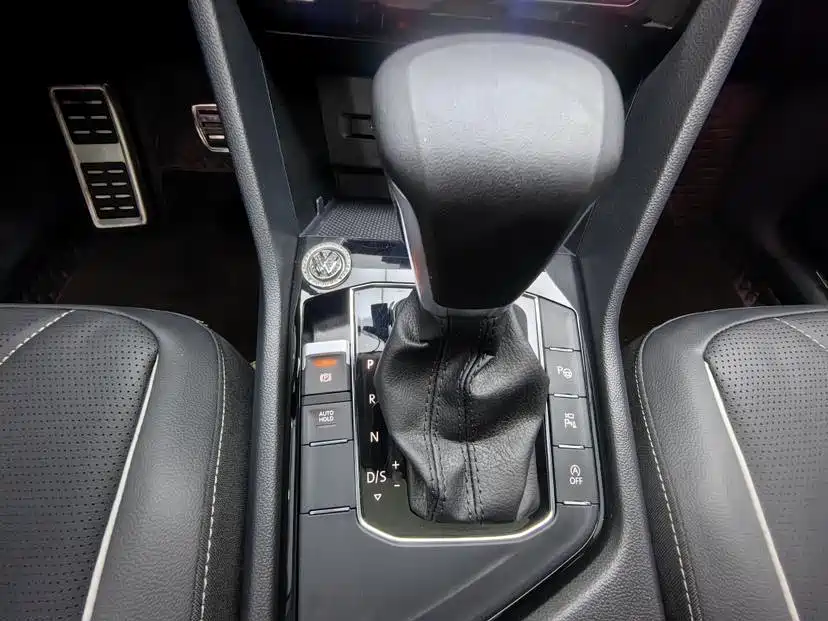 Volkswagen Tiguan L 2024 330TSI Automatic 2WD R-Line Premium Enjoyment Edition фото 10